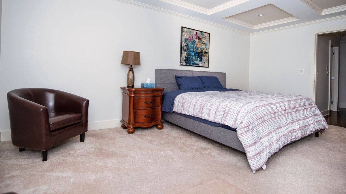 Langley House | Adorable 5 Bedroom Home With Patio