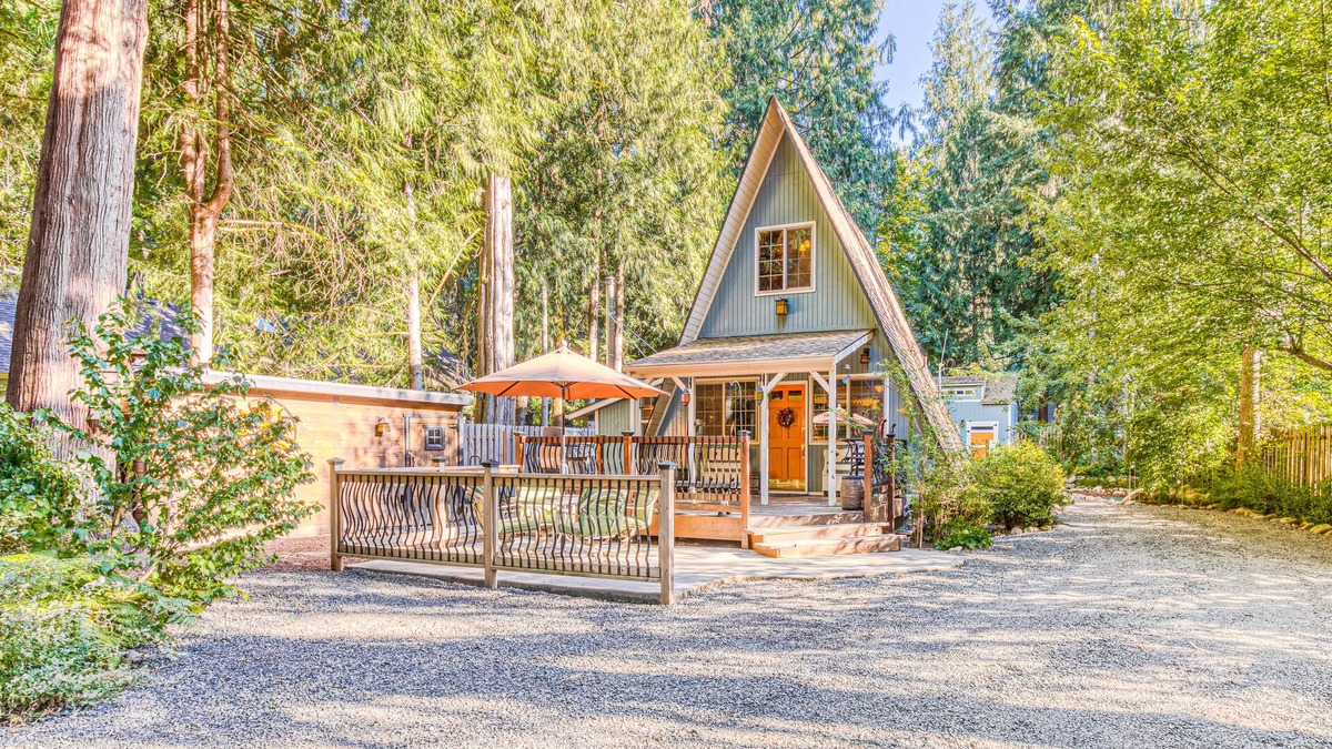 Marmot Cabin | Adorable A-frame cabin w/nearby river access, game room, wood stove, firepit