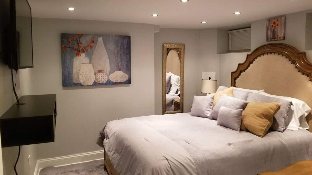 Downtown Baltimore Apartment | Adorable and blocks from M&T Stadium/Camden Yards