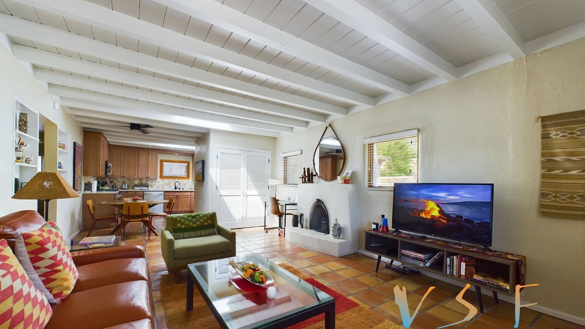 South Capitol House | Adorable and Charming Casita near Railyard