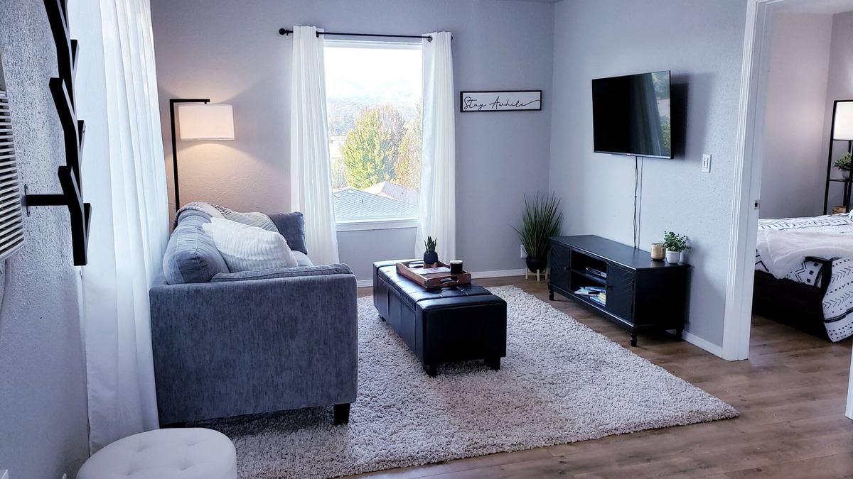 Grants Pass House | Adorable and comfortable private guest home located minutes from the hospital