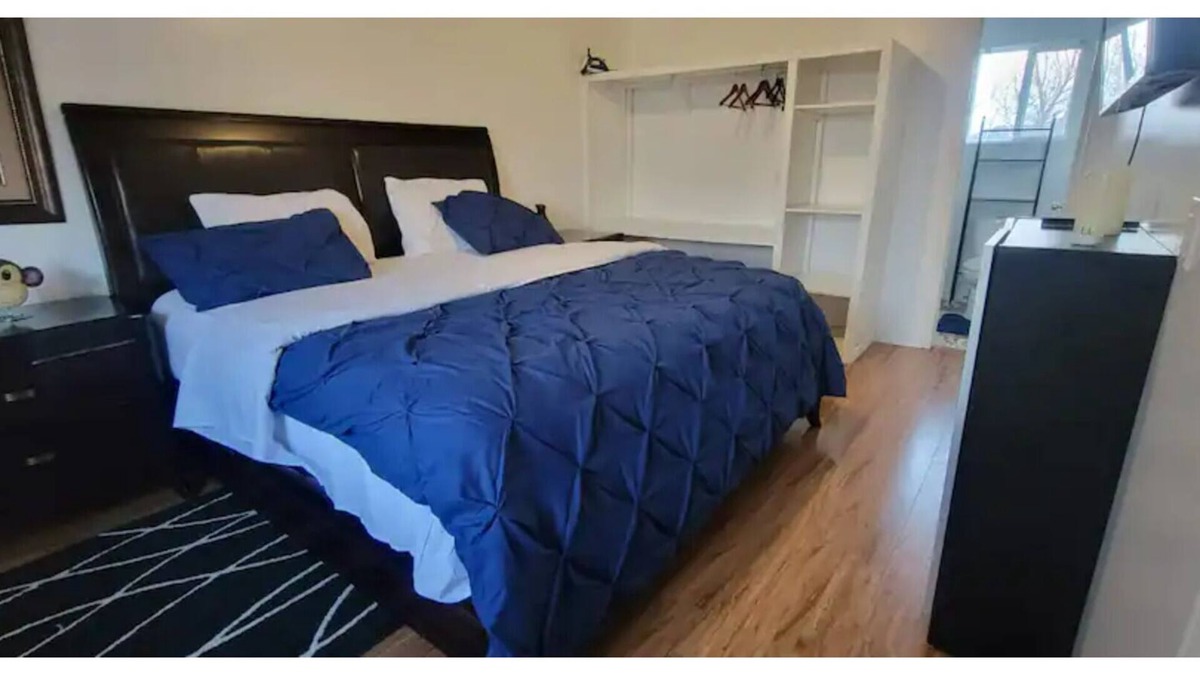 Barrie House | Adorable and spacious 3 bedrooms house close to all amenities/quite neighborhood