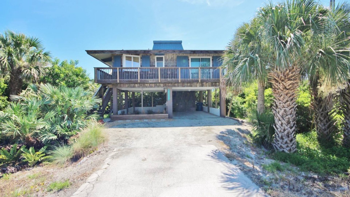 Bethune Beach House | Adorable Beachside Home with Amazing Ocean Views from the Sundeck