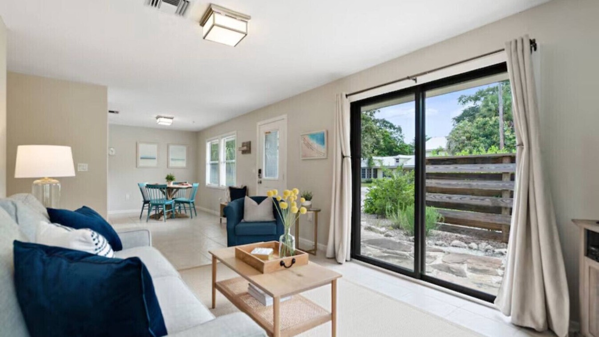 Indian Beach Sapphire Shores Cottage | Adorable Brach Cottage Bungalow in Sunny Sarasota