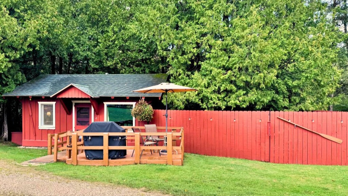 Trout Lake Cabin | Adorable Cabin #4 at Twin Cedars Resort in Trout Lake, MI with row boat and AC
