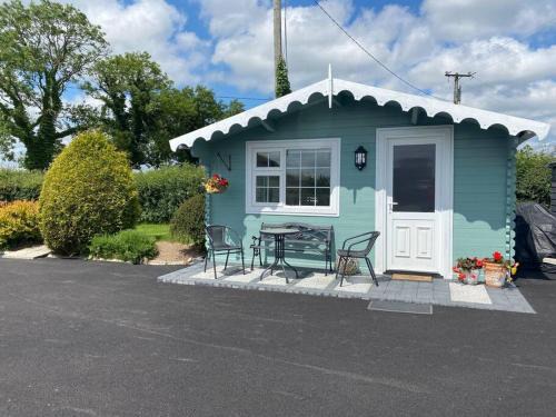 Raheen Ski Chalet | Adorable Cabin in the Countryside