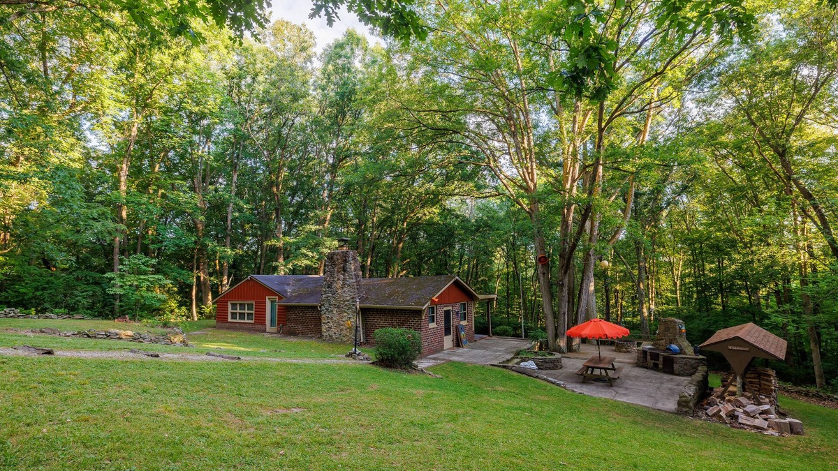 Carrollton Cabin | Adorable cabin with WiFi in charming Sherrodsville
