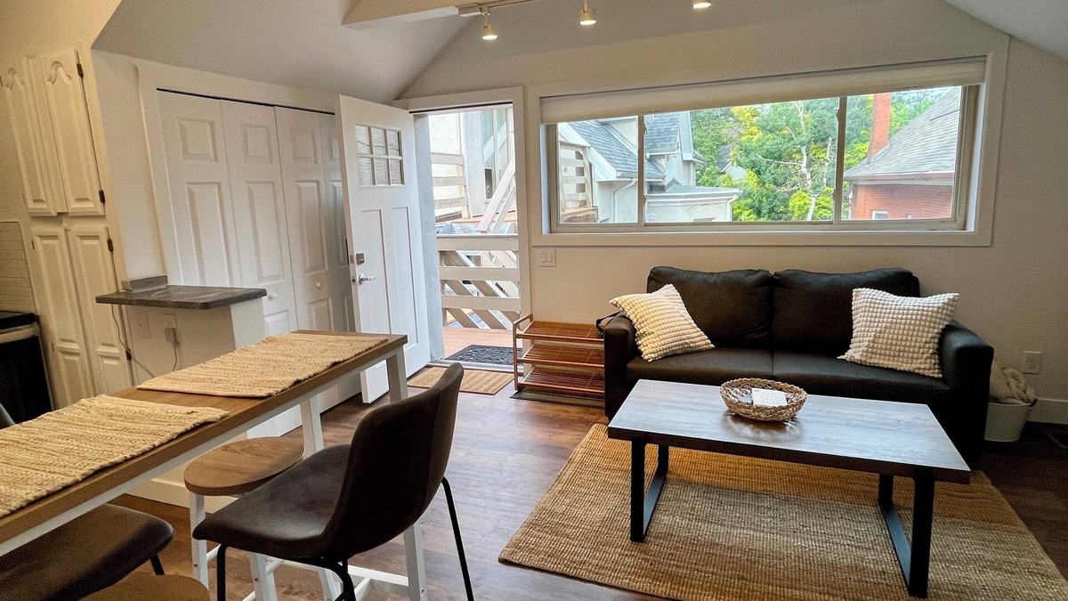 Capitol Hill Apartment | Adorable Carriage House Apartment in the Heart of Denver