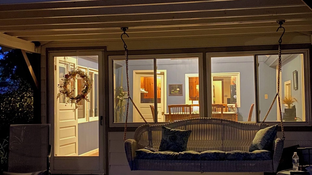 Niobe Cottage | Adorable Chautauqua Lakefront cottage with private dock & kayaks.