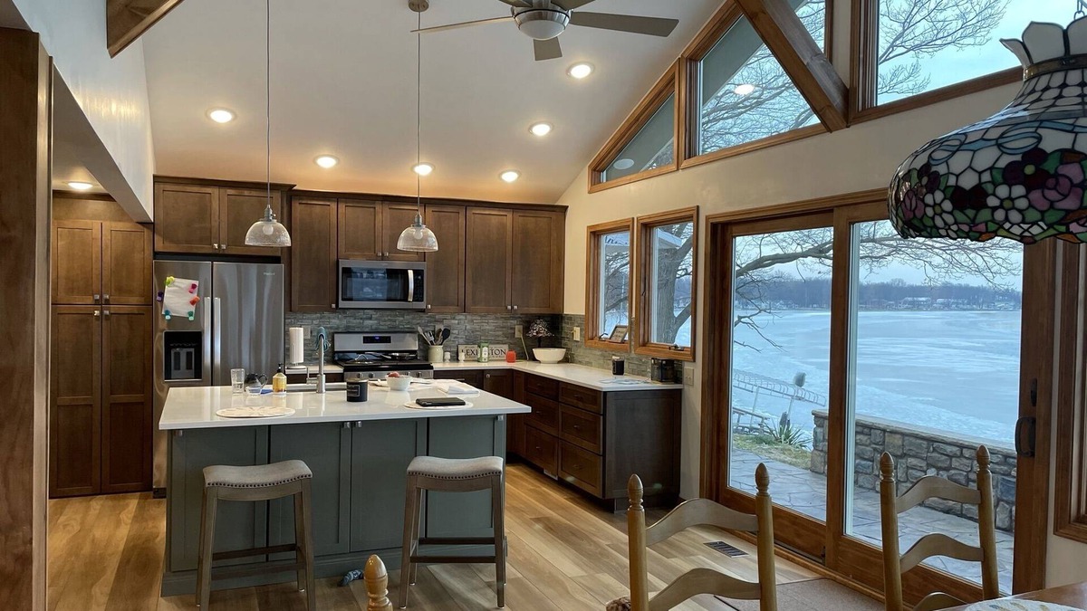 Coldwater Cabin | Adorable Coldwater Lake Cottage with Steller Views!