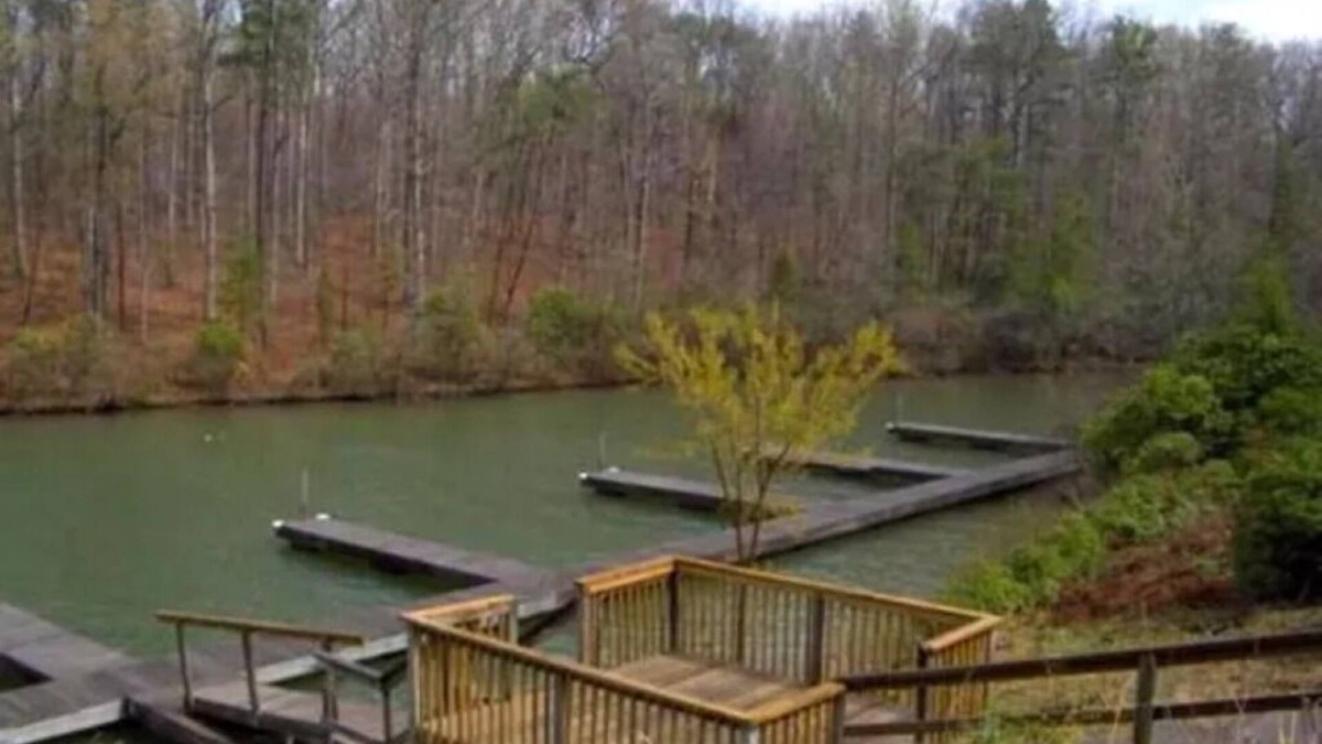 Livingston Condo | Adorable condo or corporate use apartment on Lake Anna