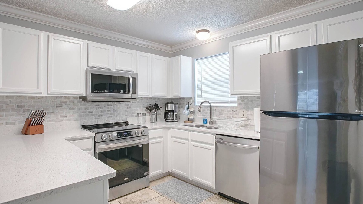 Duval Cottage | Adorable Cottage, fully furnished & free internet, golf cart, newly renovated