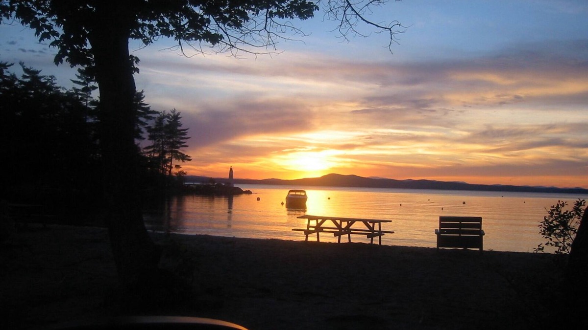 Standish Ski Chalet | Adorable cottage on beautiful Sebago Lake on Frye Island Maine!