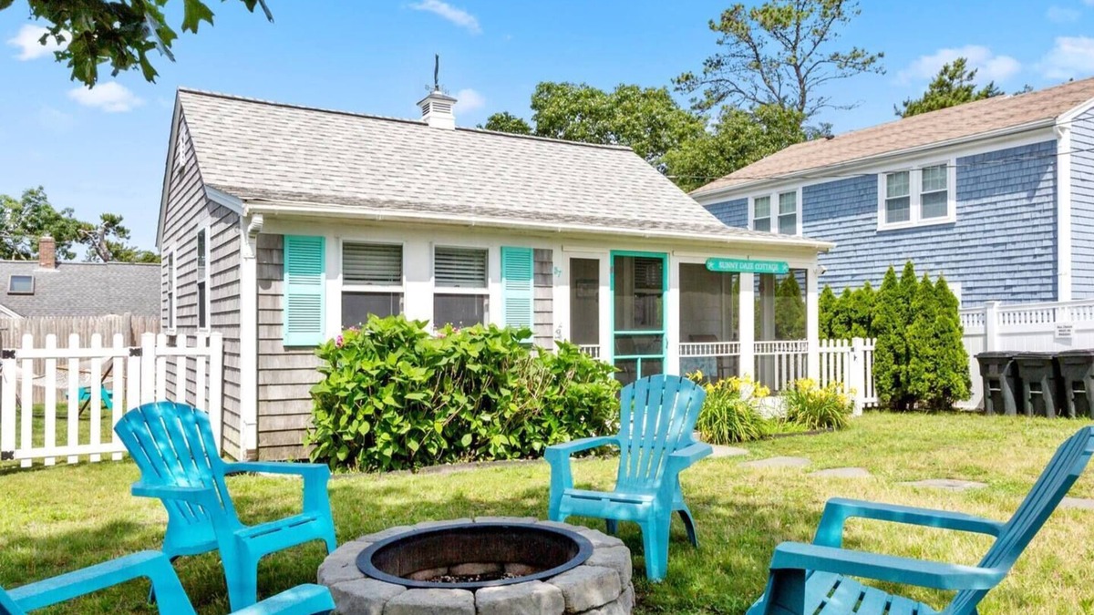 Dennis Port Cottage | Adorable Cottage! Wlk 2 Beach! Cntrl AC! Fire Pit!
