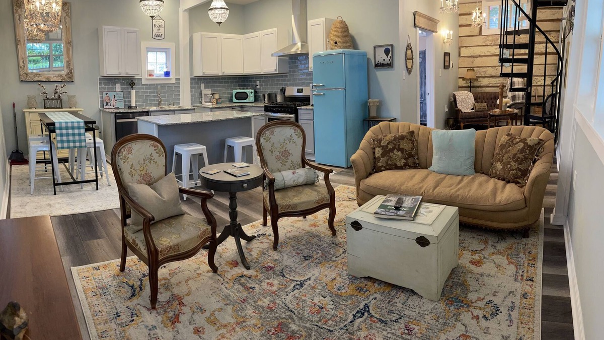 Natchez Cottage | Adorable Downtown Carriage House Cottage