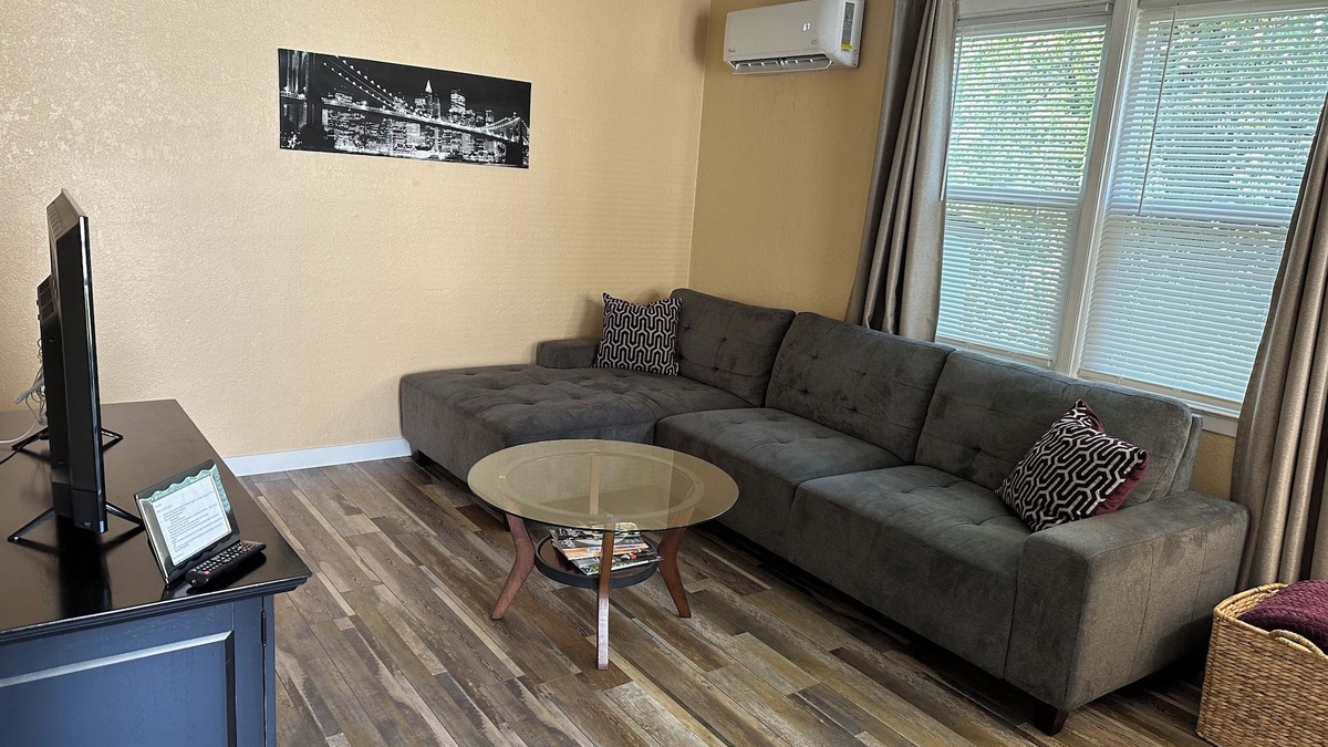 West Spokane Apartment | Adorable Finch Arboretum 1BR Duplex/AC/Free Parking/Centrally Located