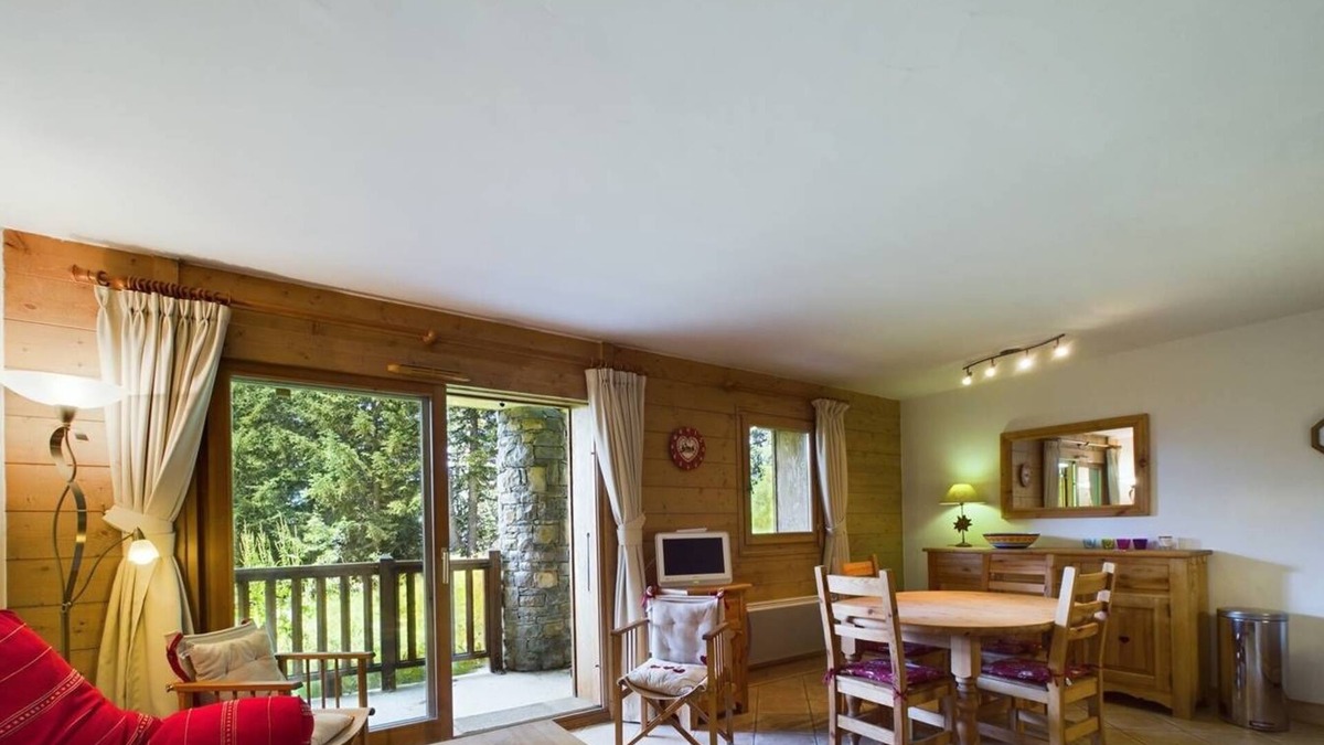 Les Eucherts Apartment | ADORABLE 3 ROOMS IN A QUIET AREA