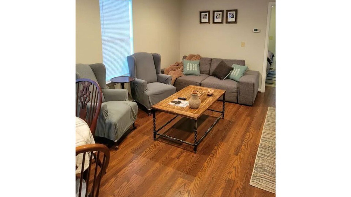 Stonehouse House | Adorable guest house close to everything!