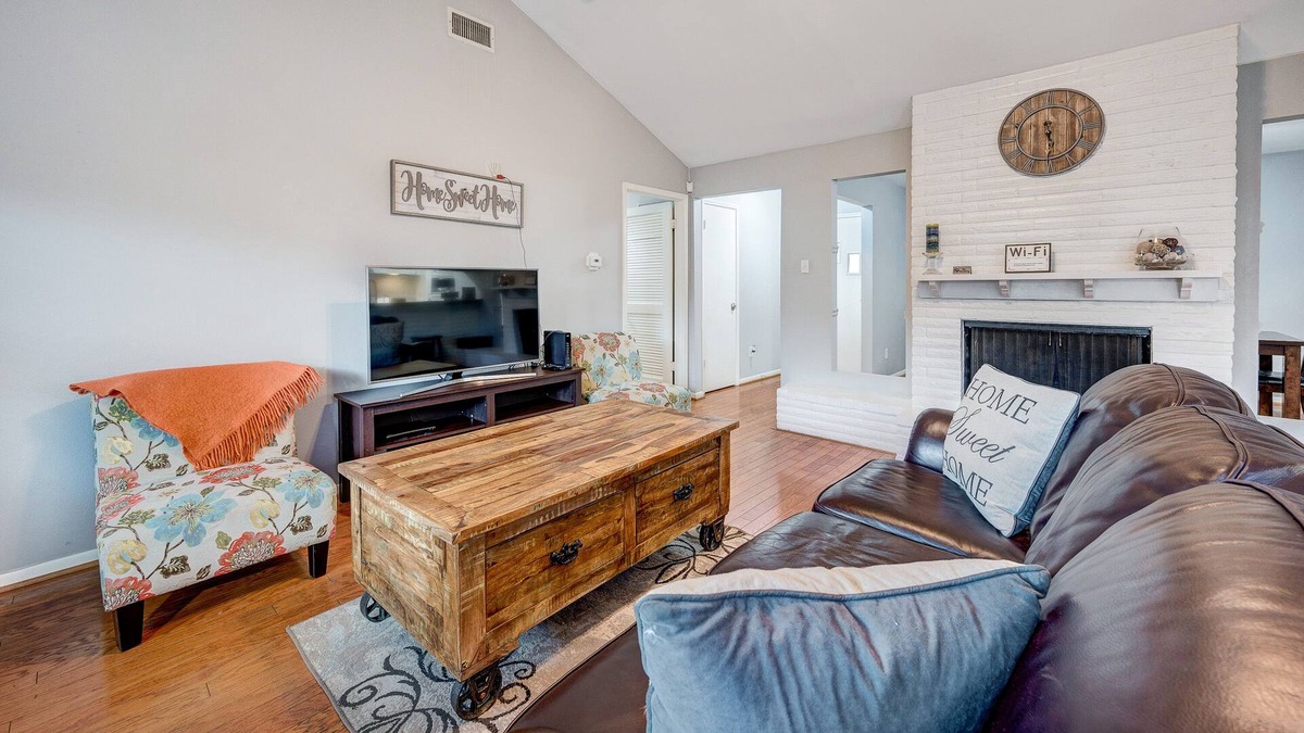 George Bush Park/Eldridge House | Adorable Home in the Energy Corridor, Houston - next to Village Int. School