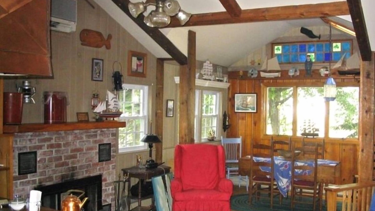 Manasquan Cottage | Adorable Irish Cottage-2 Bedroom, Fenced yard, Pets, Open Concept, Easy Access