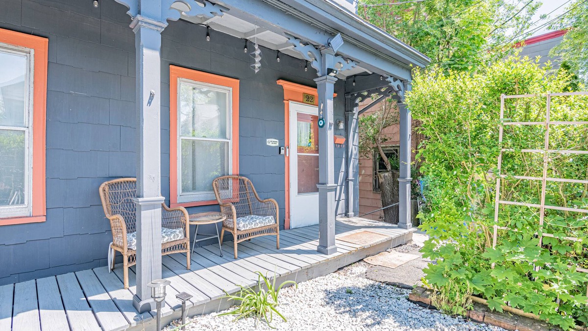 Kingston House | Adorable Kingston Cottage in the Heart of the Roundout Historic Area Downtown.