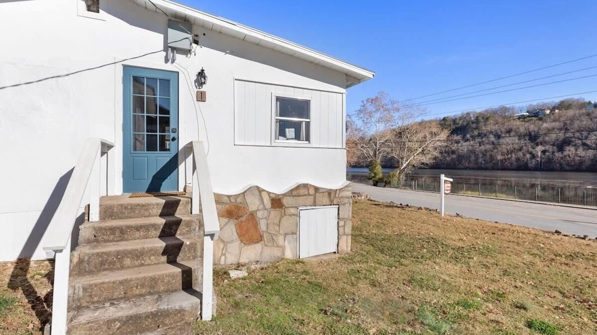 Rockaway Beach House | Adorable Lakefront Cottage - Rockaway Beach