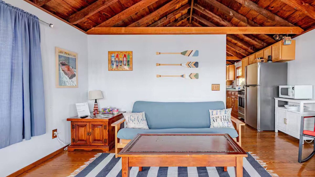 Hopatcong House | Adorable Lakefront 1 bd guest house