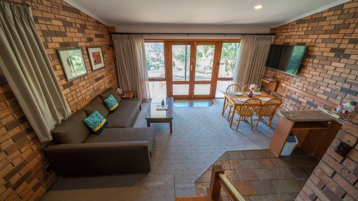Bethany House | Adorable Lodge 2 Blickinstal Retreat