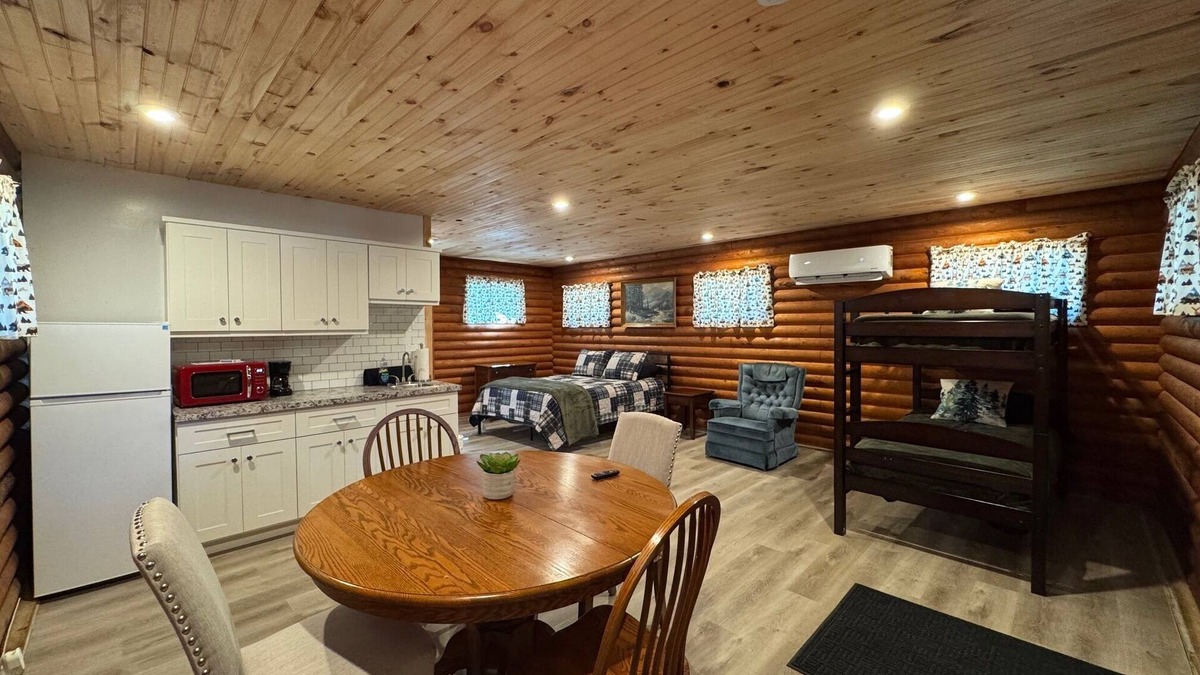 Cambridge Cabin | Adorable log cabin on back country road with peace, quiet, all amenities of home