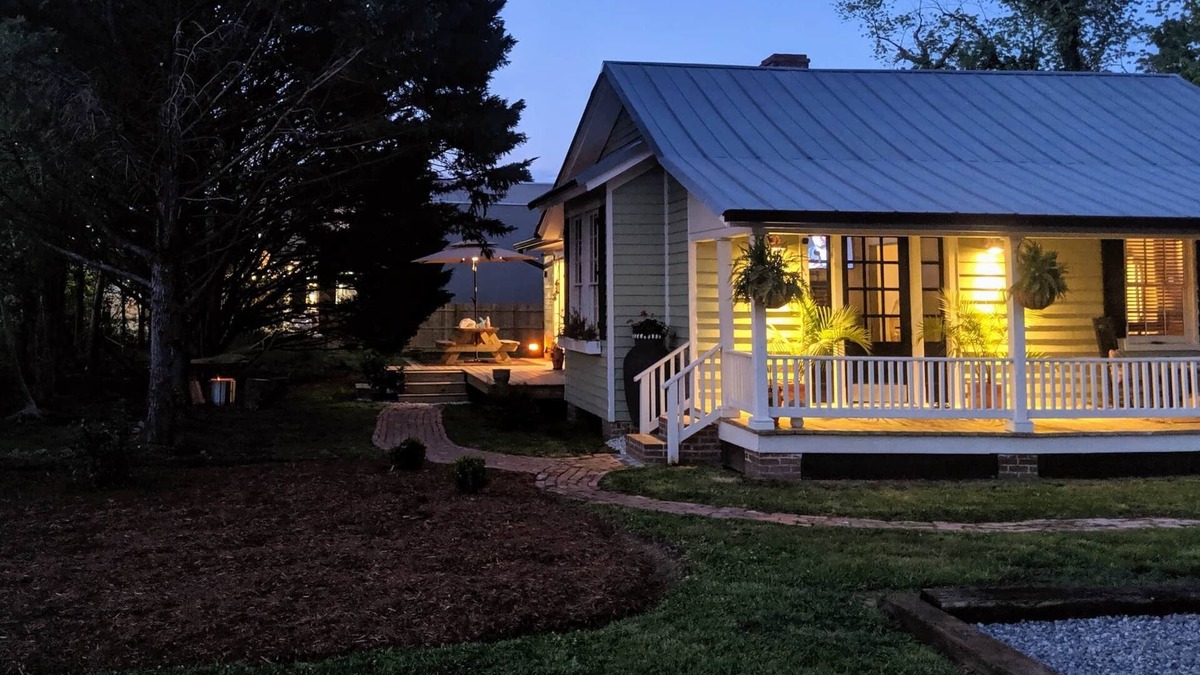Mathews House | Adorable Main St. Cottage, Couples Retreat