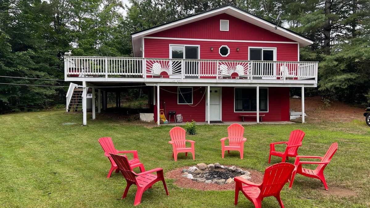 Twin Mountain House | Adorable mountain escape with firepit, wraparound deck, fast WiFi, & gas grill