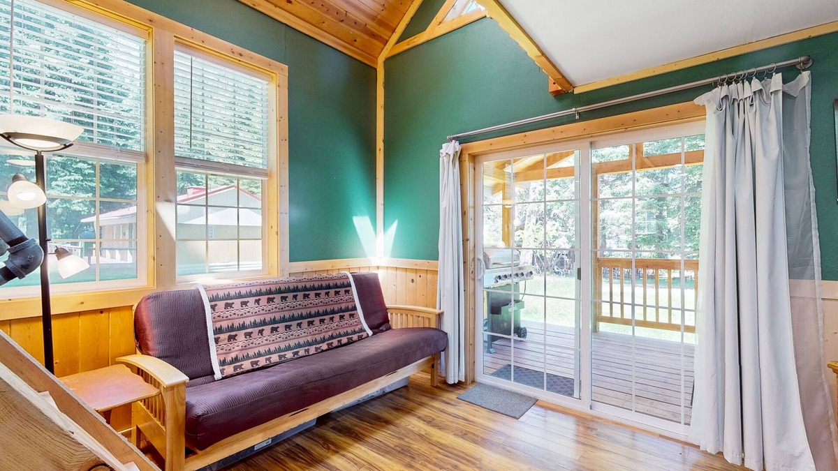 Enterprise Cabin | Adorable mountain view cabin with a full kitchen, washer/dryer, & gas grill