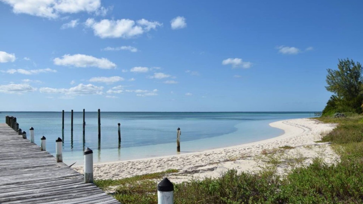 Green Turtle Cay Cottage | Adorable Pink cottage-OCEAN FRONT on Coco Bay with a dock. JULY AVAILABILITY!