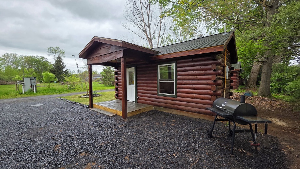 Waterloo Cabin | Adorable rustic cabin #4 with glamping charm in Waterloo!