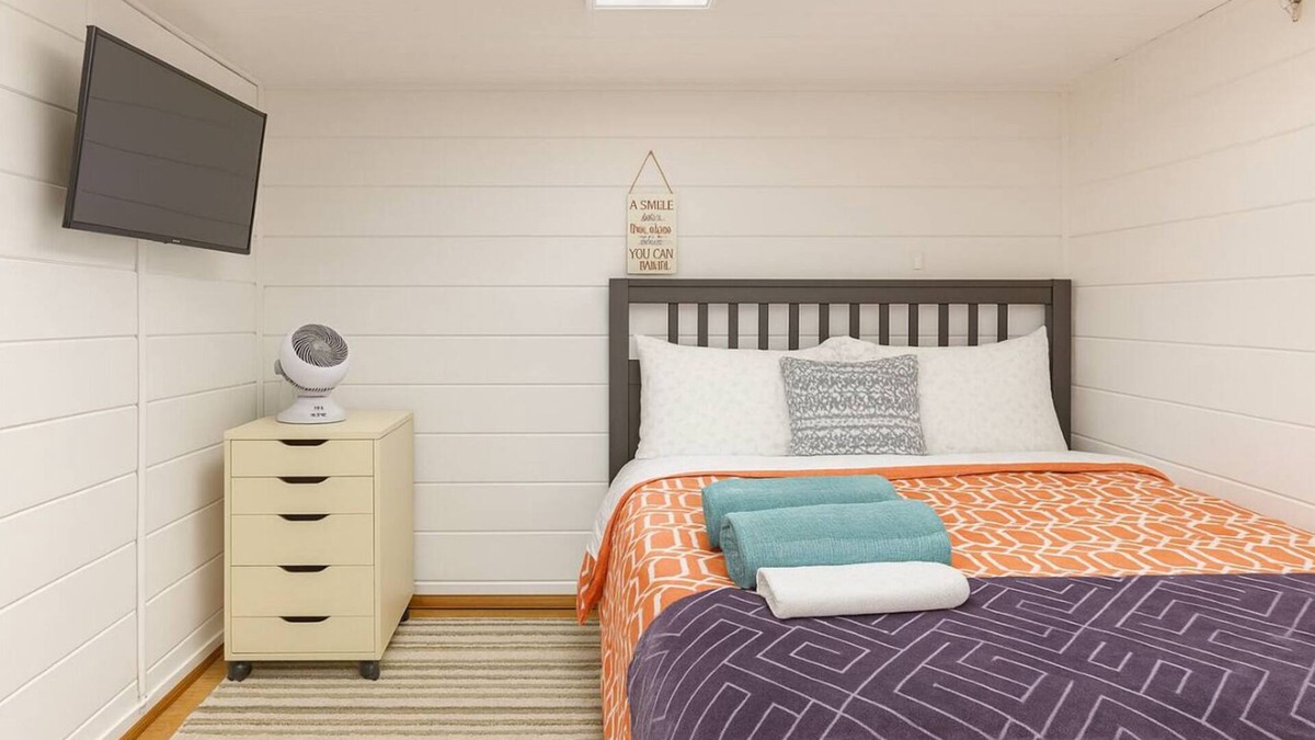 Medford House | Adorable Self Contain Basement room with WiFi in charming Medford