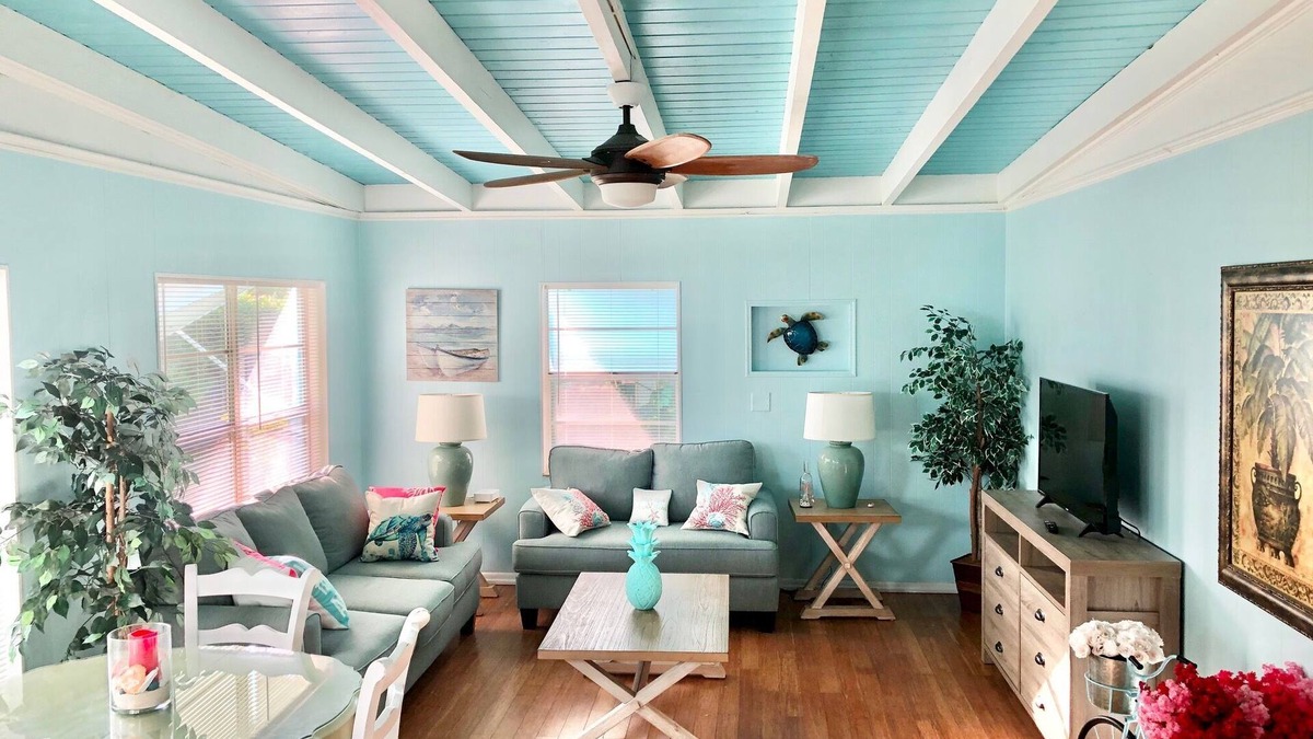 Jensen Beach House | Adorable single family home 2/1, Sleeps 6, Pet Friendly, Minutes from the Beach