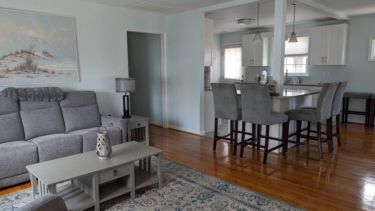 Gardens House | Adorable single family in the gardens.