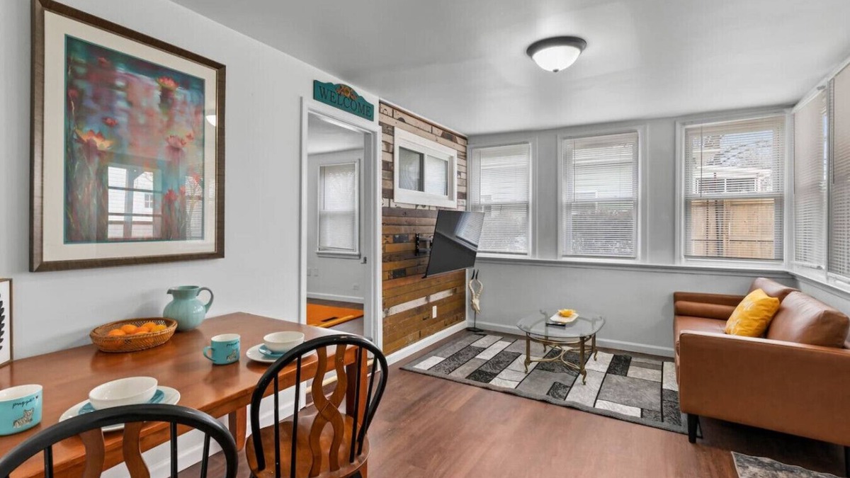 Imperial House | Adorable small house - quiet & safe - 2 BR 1 Bath