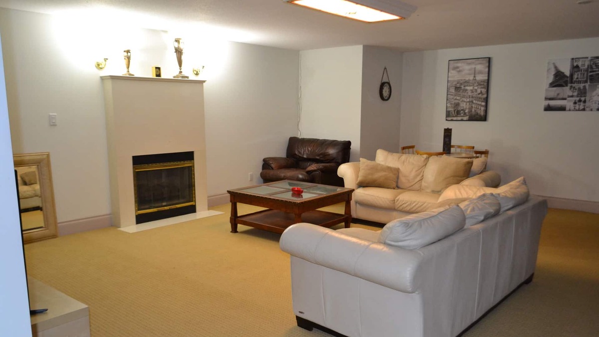 Surrey House | Adorable spacious basement suite