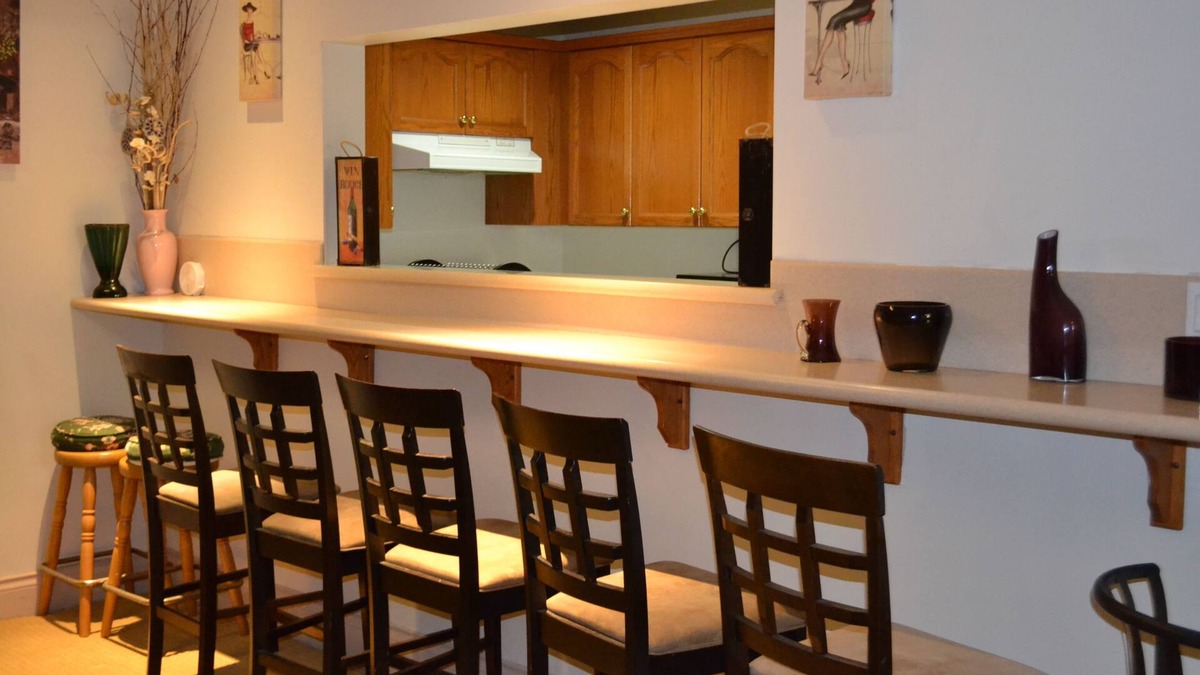 Surrey House | Adorable spacious basement suite