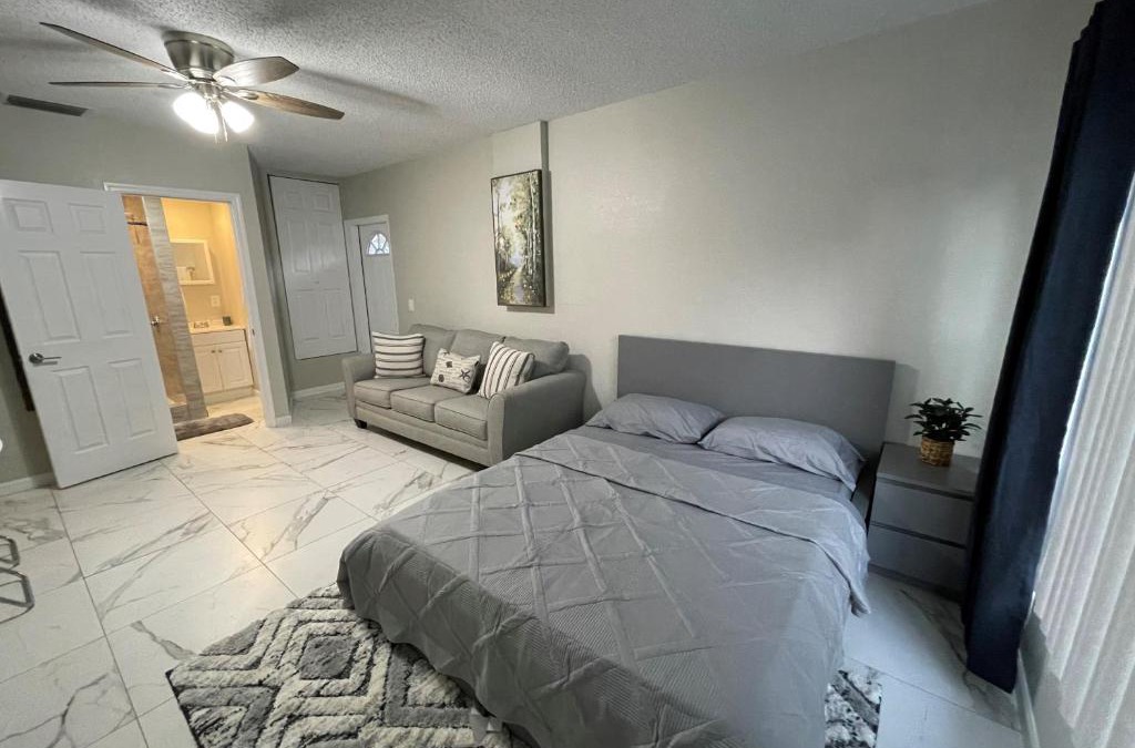 Lake Magdalene House | Adorable Suite in Tampa.