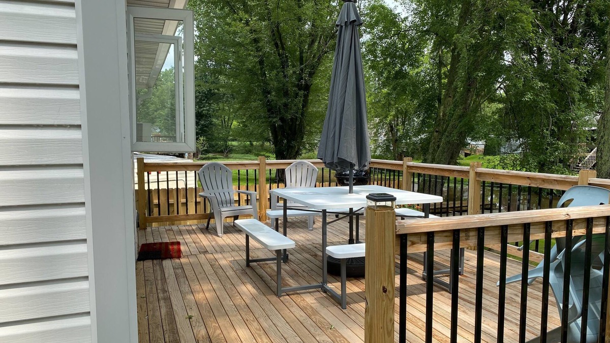 Hastings Cottage | Adorable Thornapple Lake Cottage on Channel