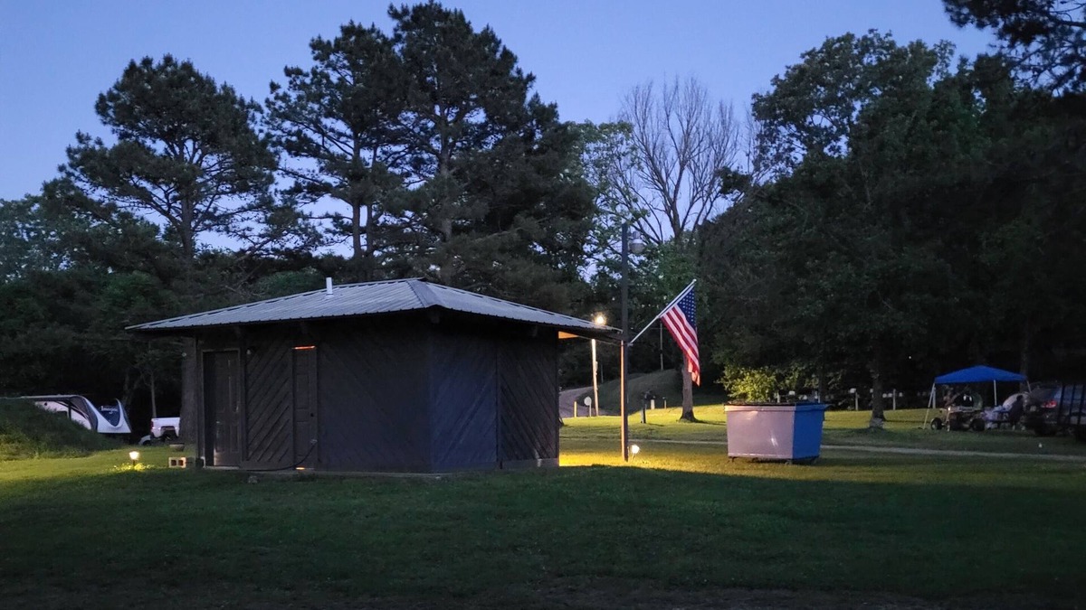 Proctor Cabin | Adorable tiny cabin close to Illinois river