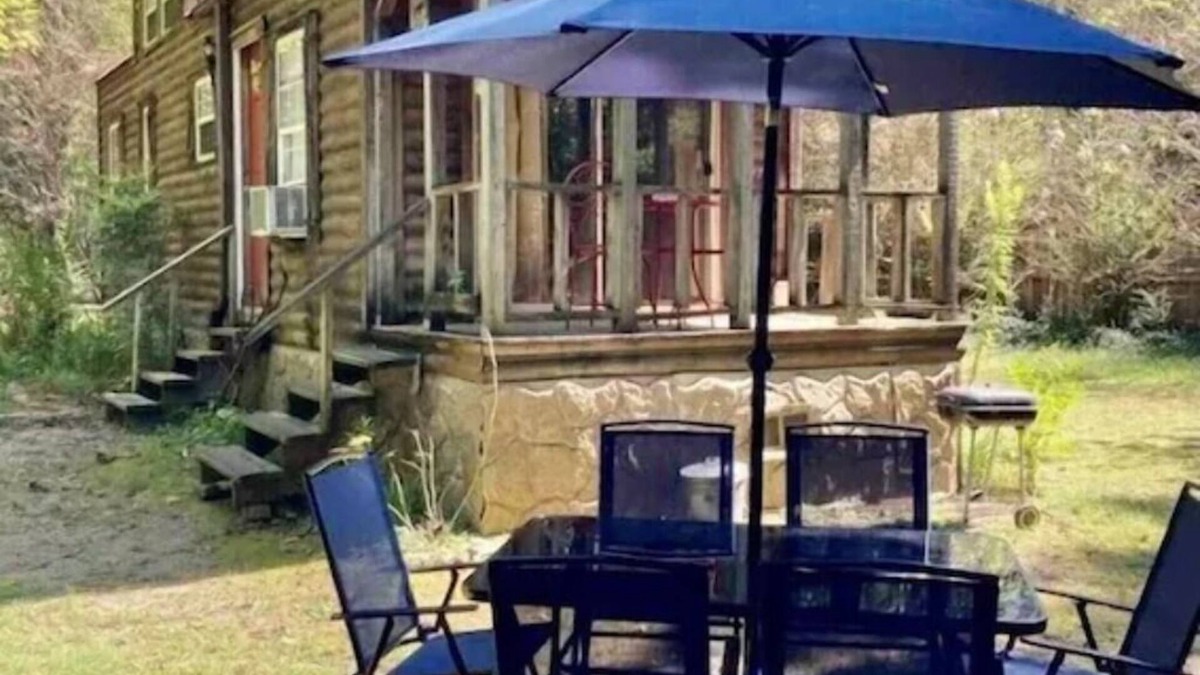 Mena House | Adorable tiny house, private, wooded view, stream, edge of national forest, near Wolf Pen