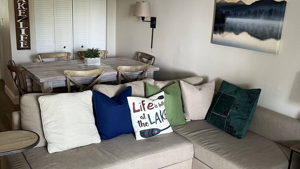Weirs Beach Condo | Adorable, updated condo. Walk to Weirs Beach. Near Bank of N.H.Pavilion.