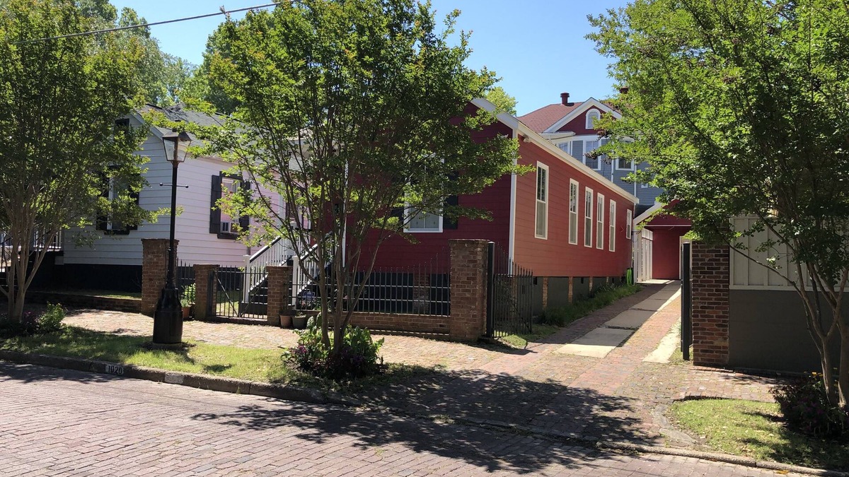 Vicksburg Cottage | Adorable Victorian Duplex located in the heart of the historic district