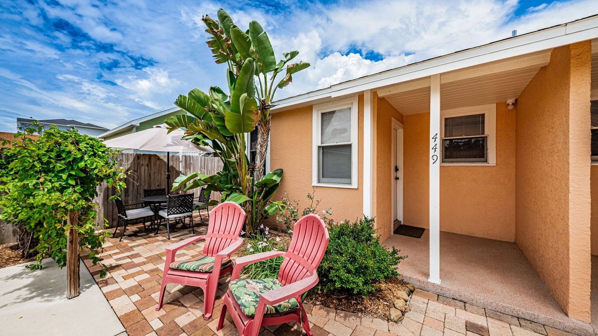 Dunedin Cottage | Adorable Villa 1 min to Downtown Dunedin