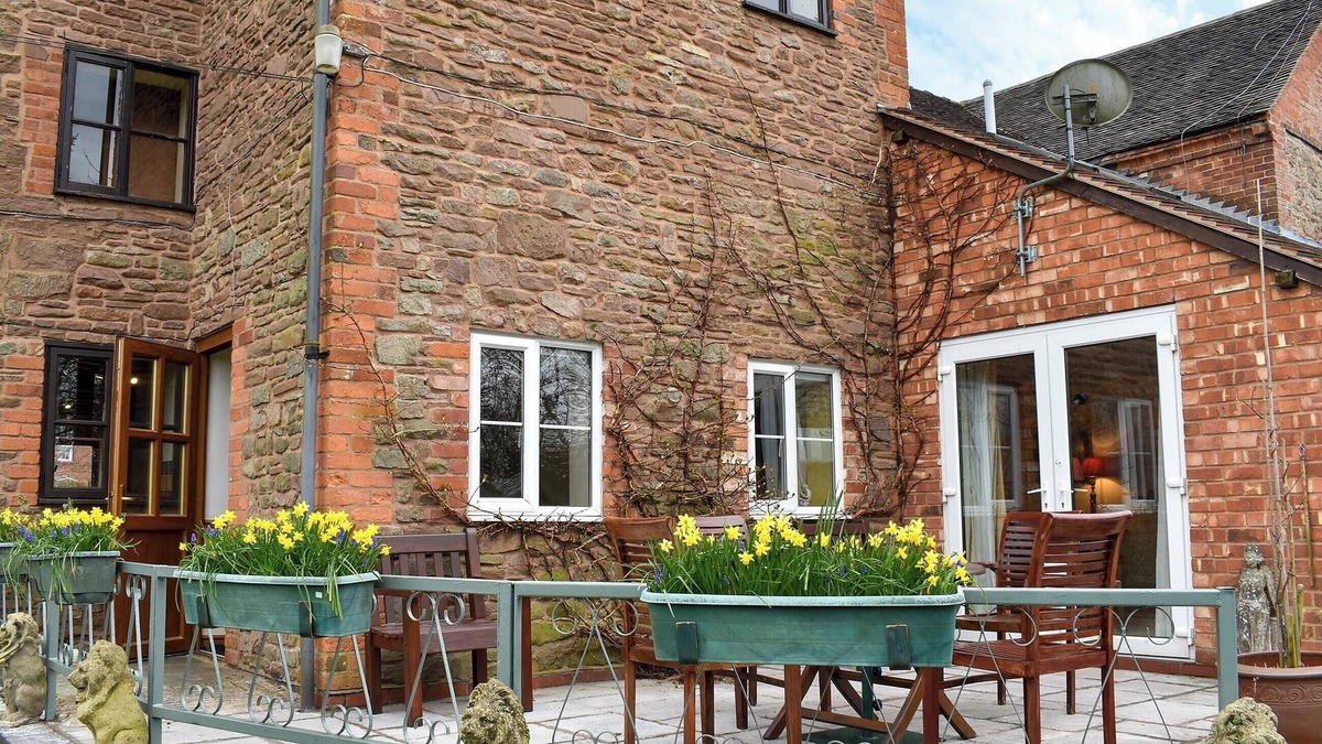 Tenbury Wells Cottage | Adorned with beams throughout.