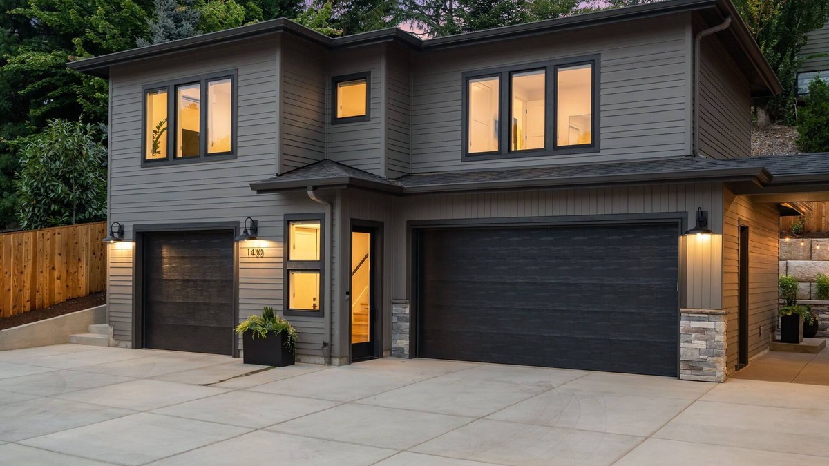 West Linn Apartment | ADU w/Hot tub, sauna, walk to shops & food!