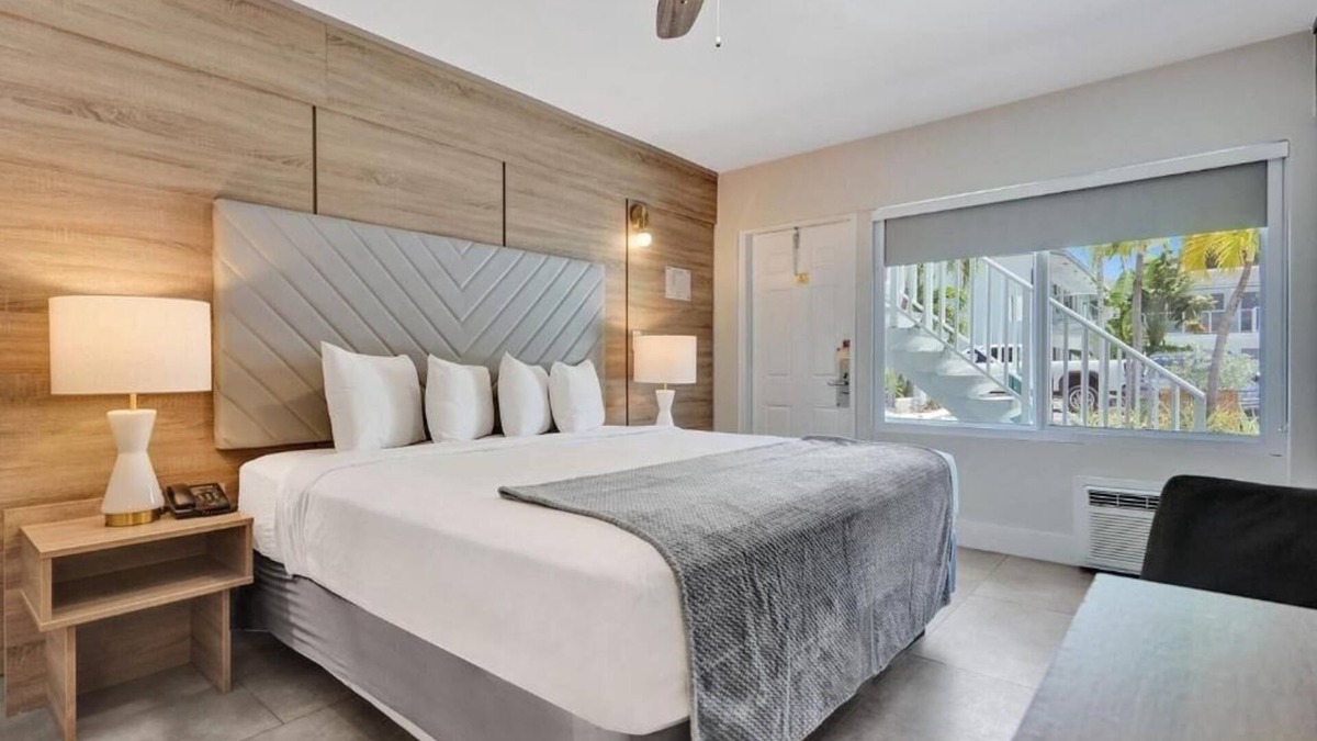 Galt Mile Hotel | Adult-only | Modern & Cozy Stay Near Bonnet House – Perfect Beachside Escape